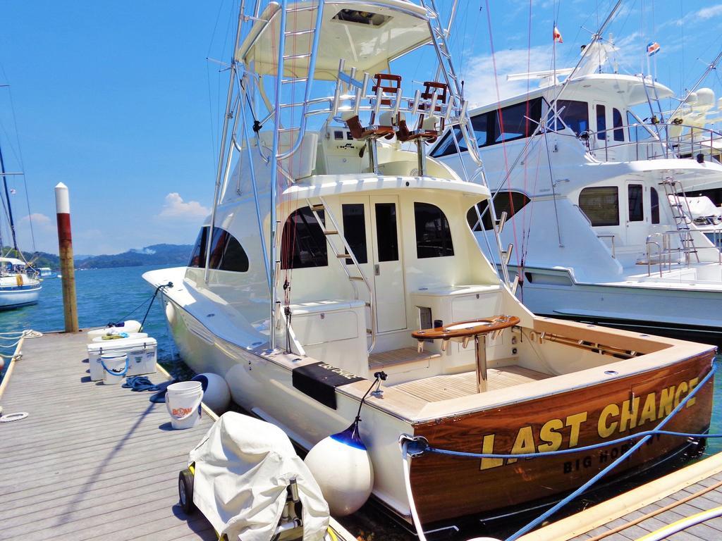 Fish Hook Marina Hotel Golfito Buitenkant foto