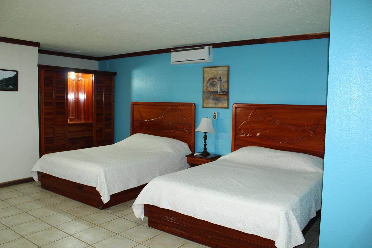 Fish Hook Marina Hotel Golfito Buitenkant foto
